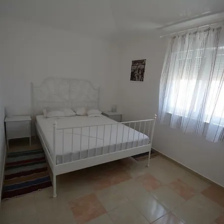 Apartman Otok 2 *