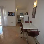 Appartement Otok 2 *