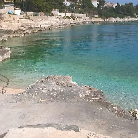 Otok 2 * Traù