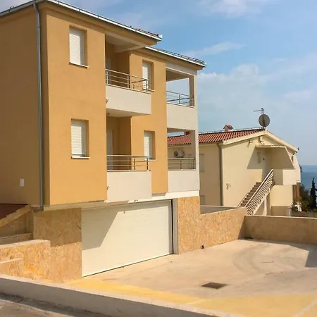 Appartement Otok 2 *
